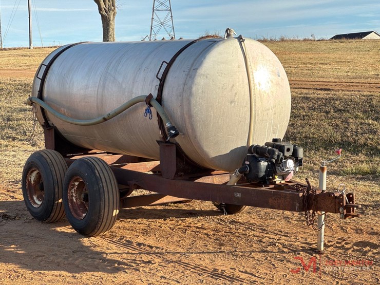 blue-1,000-gallon-towable-water-wagon-image-1