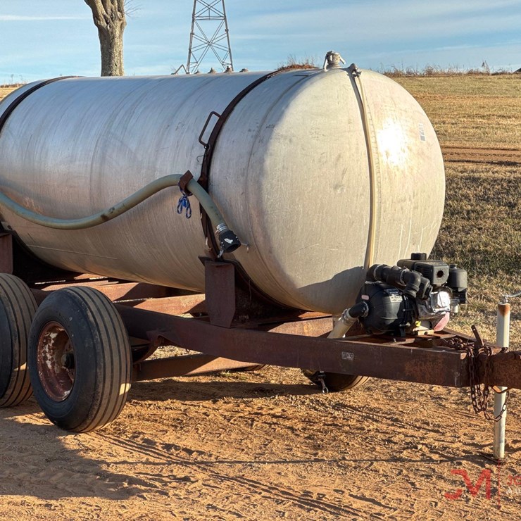 BLUE 1,000 GALLON TOWABLE WATER WAGON