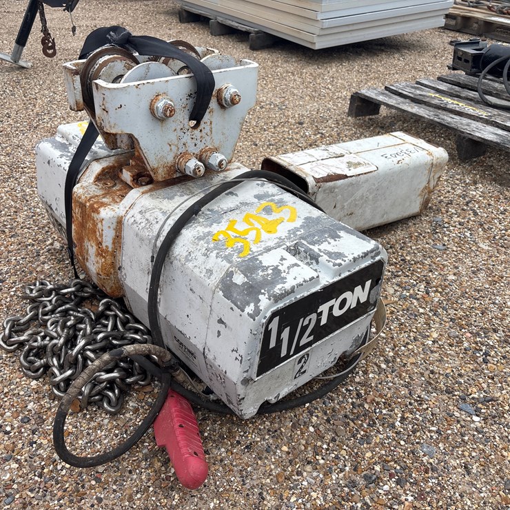 #3523 • 1.5 TON CAPACITY HOIST