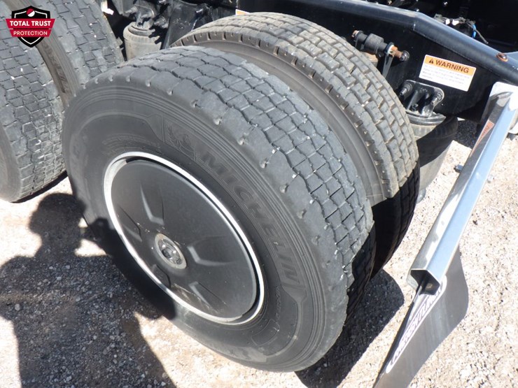 2024-freightliner-cascadia-126-image-15