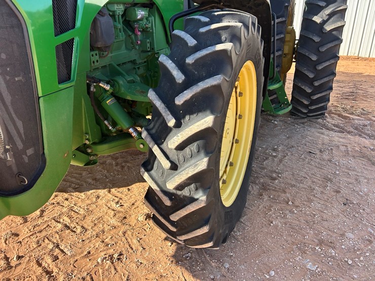 2010-john-deere-8295r-image-25