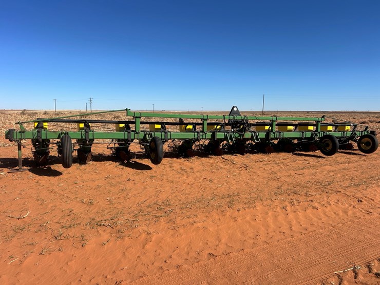 john-deere-7300-image-1