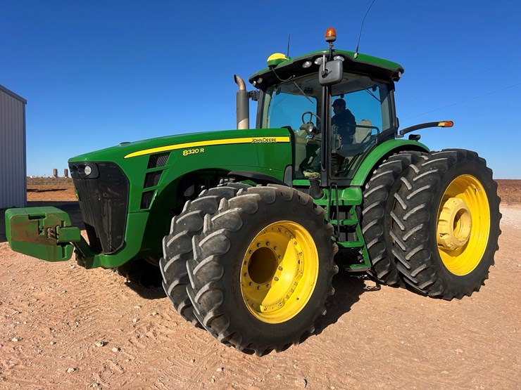 2010-john-deere-8320r-image-23