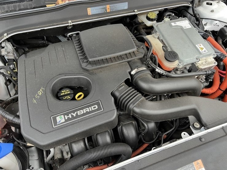 2013-ford-fusion-se-hybrid-sedan-image-12