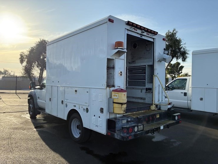 2011-ford-f550-image-4