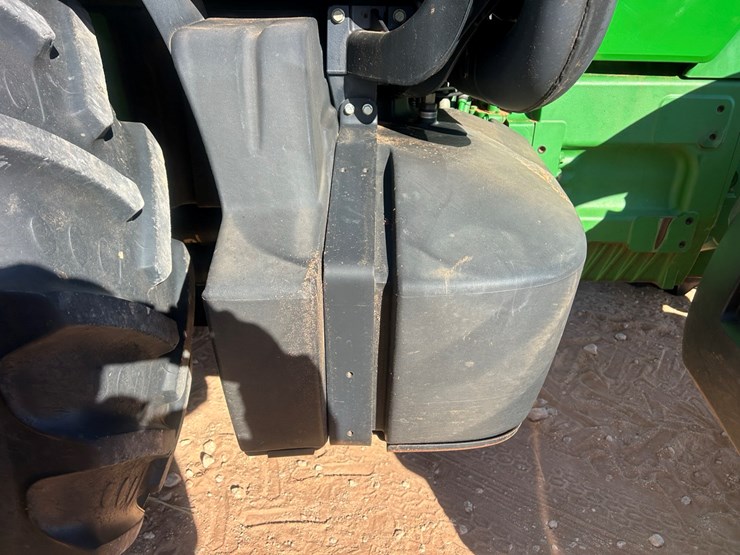 2010-john-deere-8320r-image-13