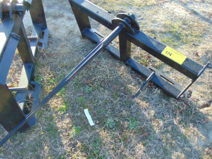 skid-steer-hay-spear-attachment-image-1