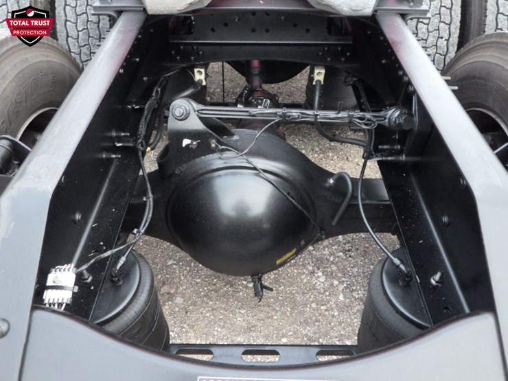 2025-volvo-vnl-760-image-11