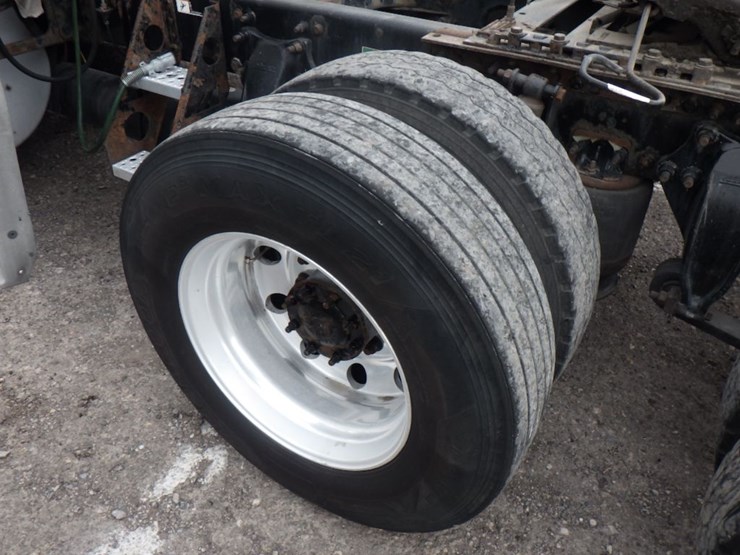 2013-freightliner-cascadia-125-image-14