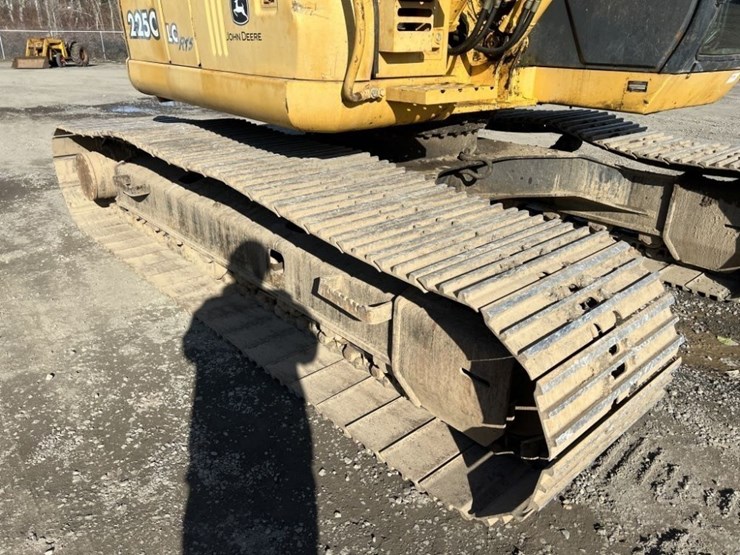 2004-deere-225c-lc-image-22