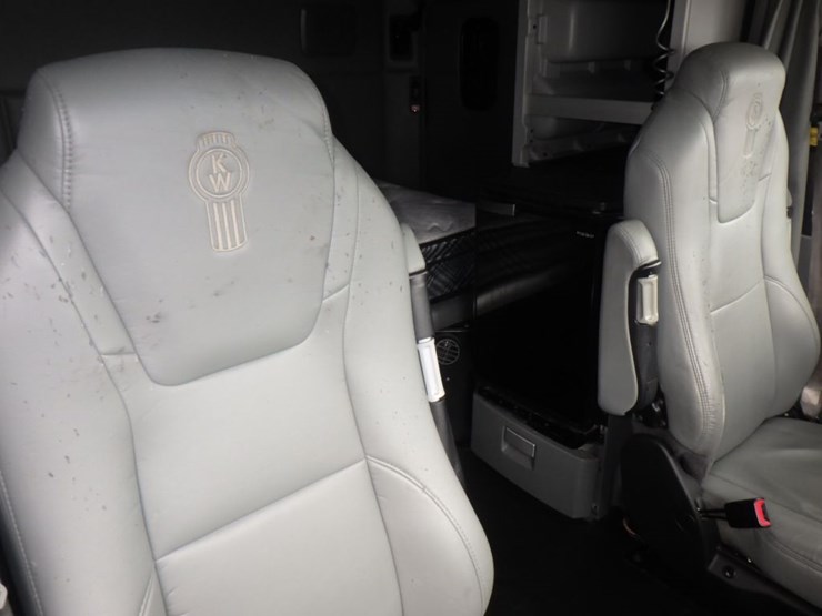 2016-kenworth-t680-image-5