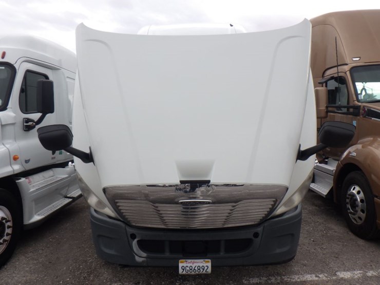 2013-freightliner-cascadia-125-image-27