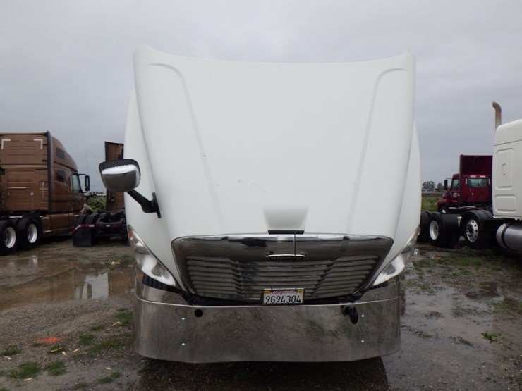 2016-freightliner-cascadia-125-image-21