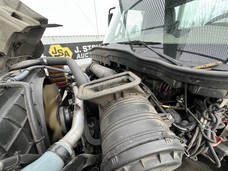 2012-international-570-image-11