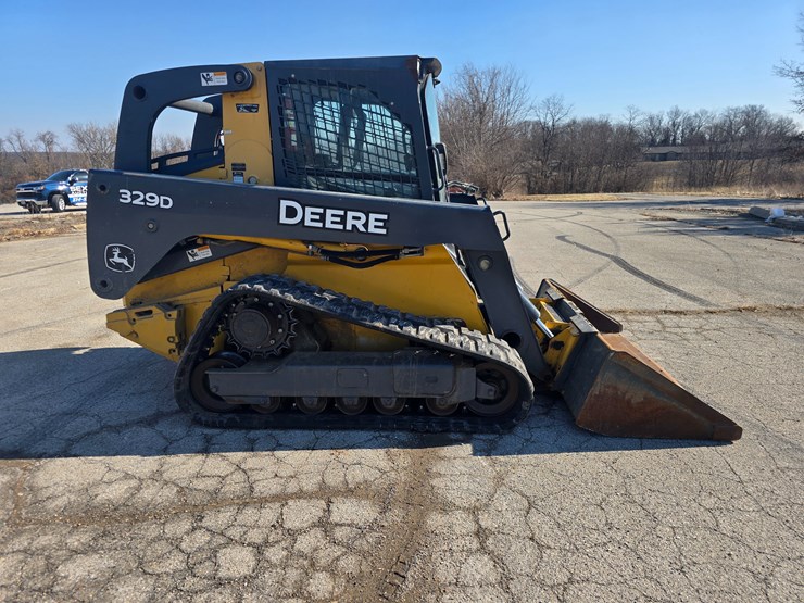 2012-deere-329d-image-13