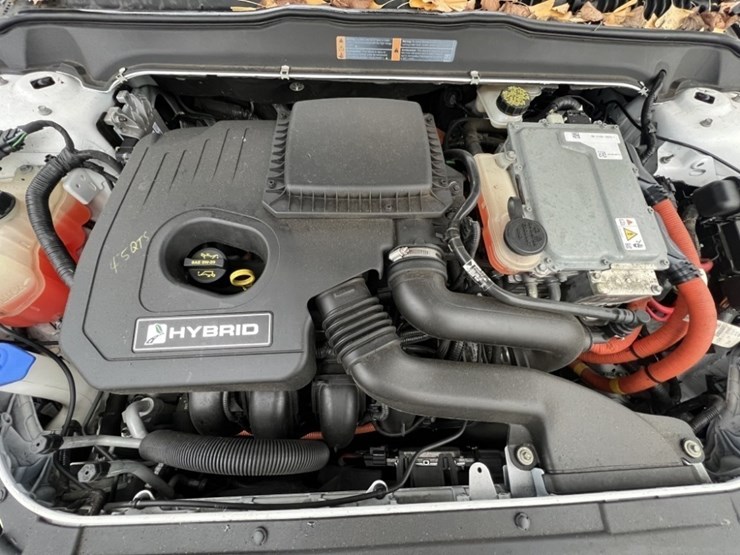 2013-ford-fusion-se-hybrid-sedan-image-13