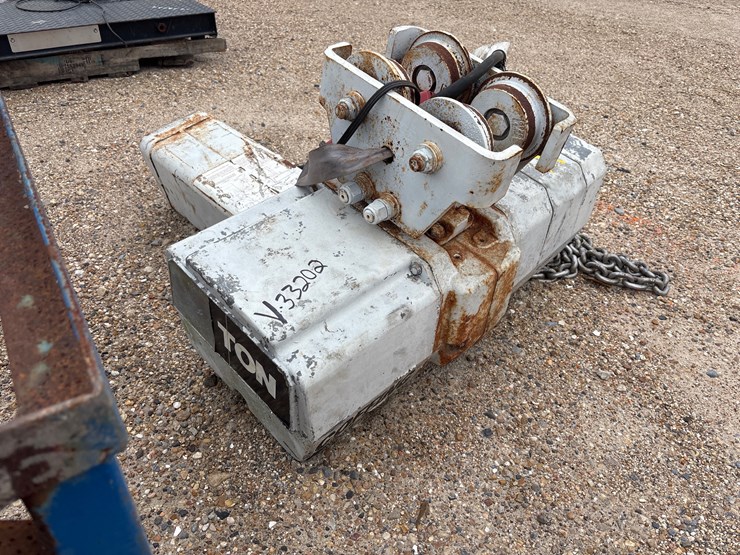 #3469-•-1.5-ton-capacity-hoist-image-2