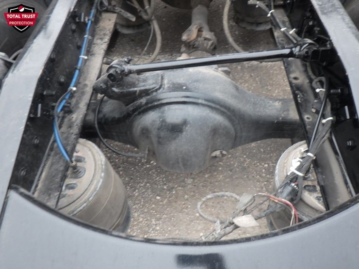 2023-freightliner-cascadia-126-image-9