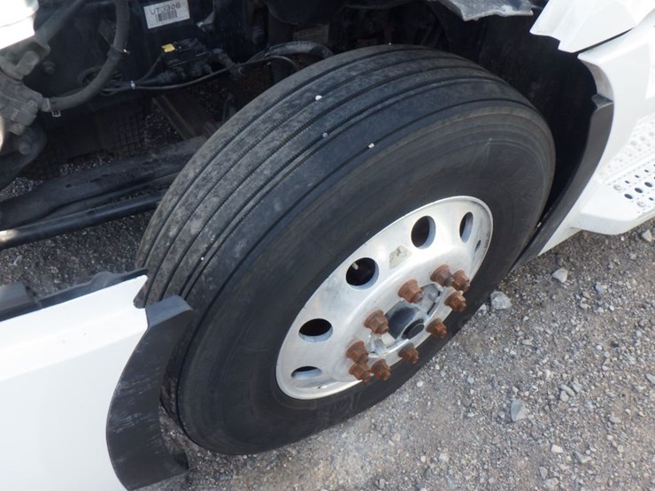 2024-freightliner-cascadia-126-image-25