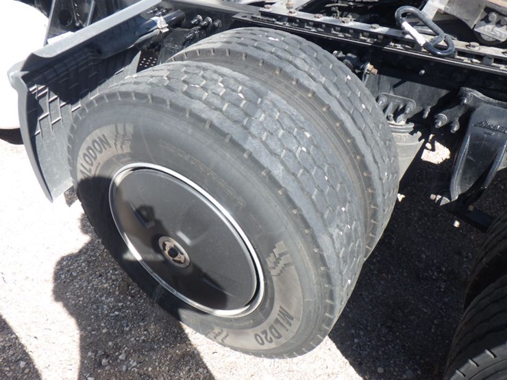 2024-freightliner-cascadia-126-image-16