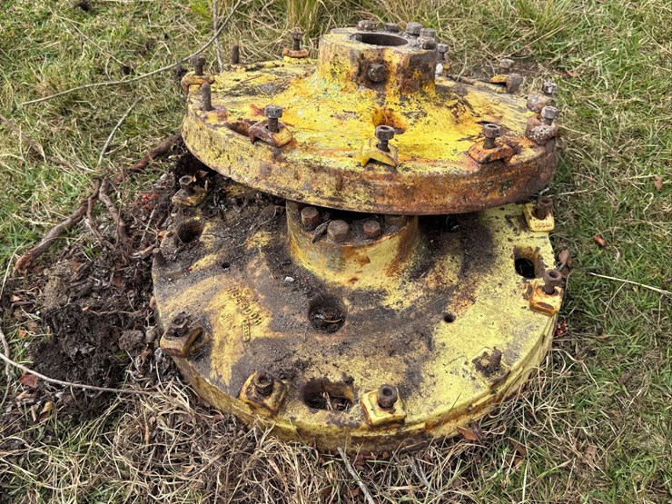 (2)-john-deere-30”-wheel-castings-image-5
