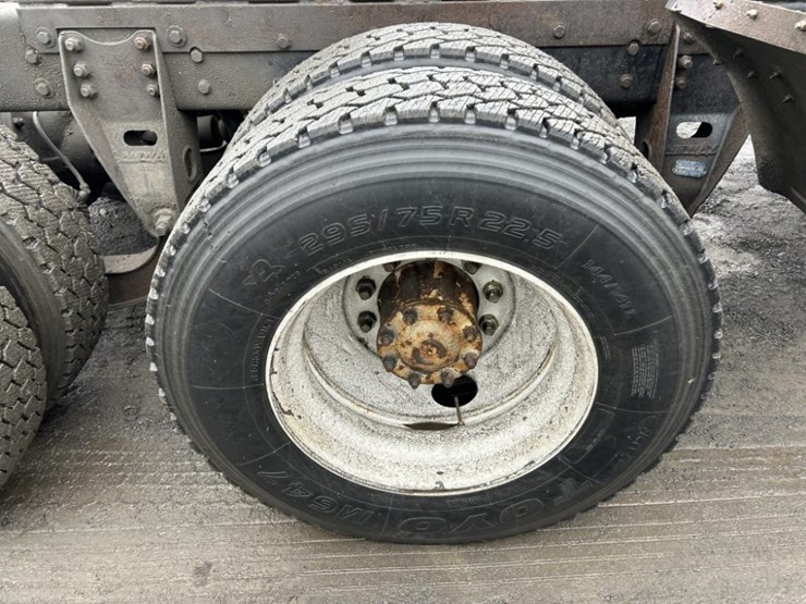 1985-mack-mh633-t/a-sleeper-truck-tractor-image-34