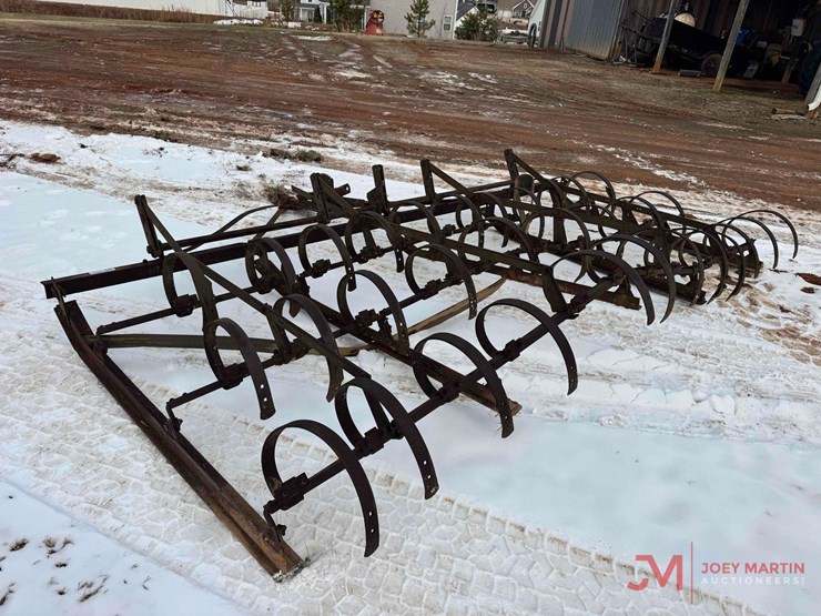 pull-type-field-cultivator-/-chisel-plow-image-3