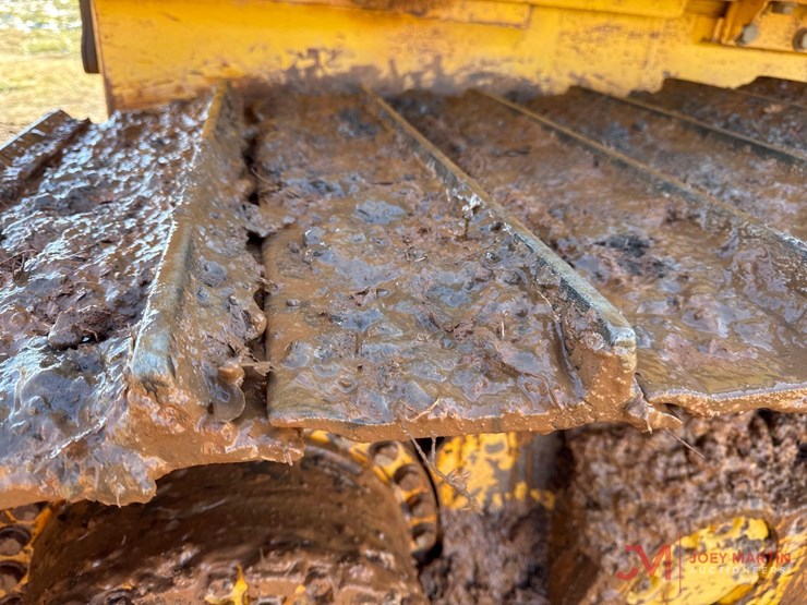 2010-komatsu-d51px-22-image-12