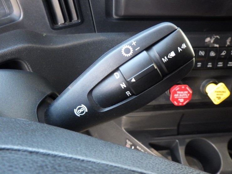 2024-freightliner-cascadia-126-image-18