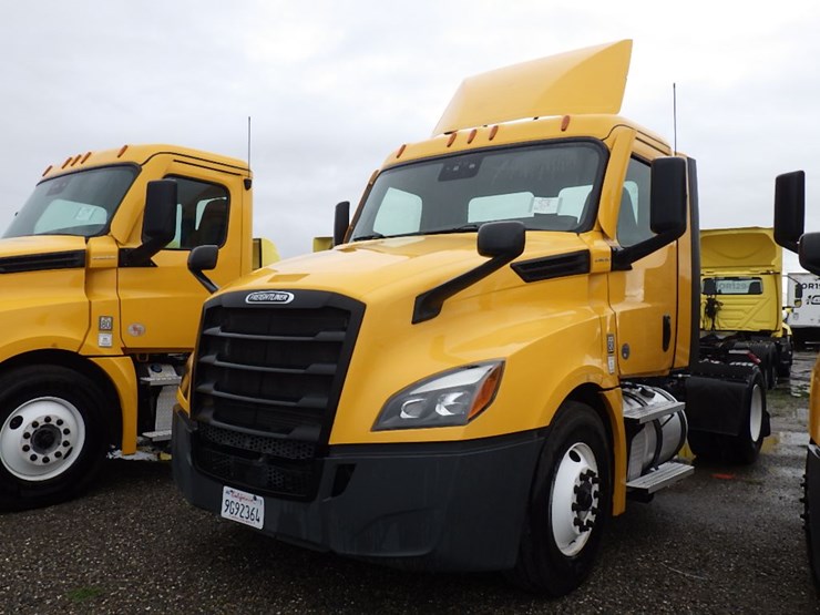 2022-freightliner-cascadia-126-image-1