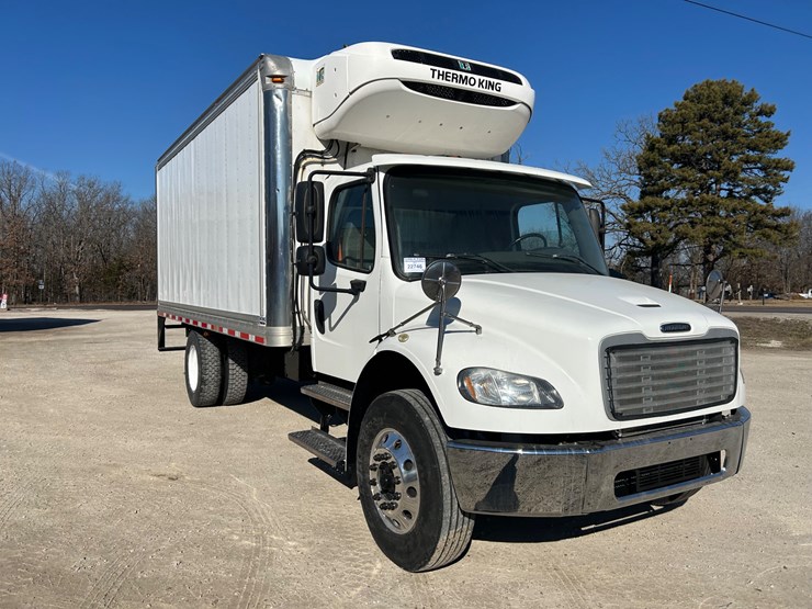 2018-freightliner-m2-106-image-21