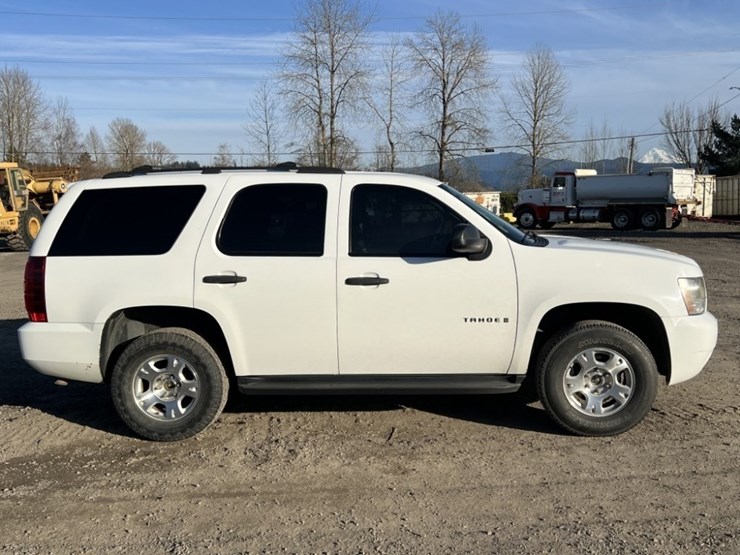 2009-chevrolet-tahoe-image-3