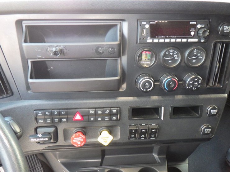 2024-freightliner-cascadia-126-image-20