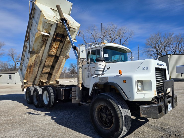 1998-mack-dm600-image-42