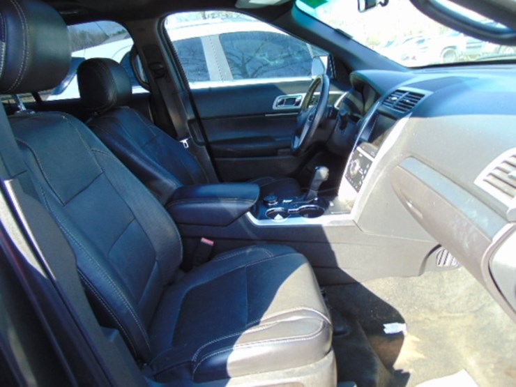 2015-ford-explorer-image-6