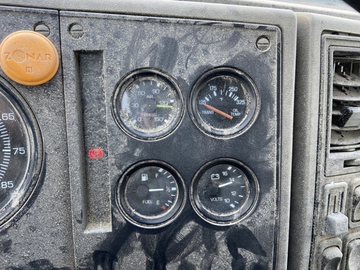 2005-freightliner-fc80-image-24