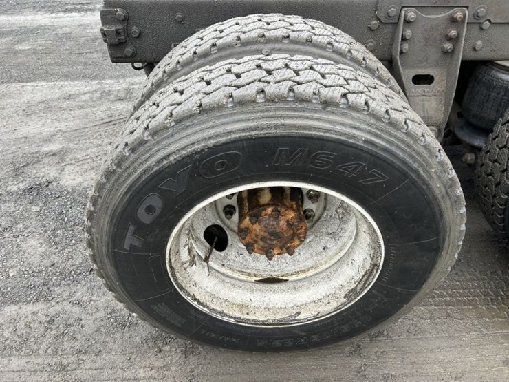 1985-mack-mh633-t/a-sleeper-truck-tractor-image-33