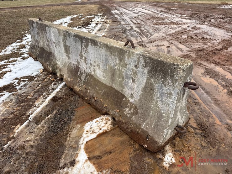12'-concrete-barrier-image-2