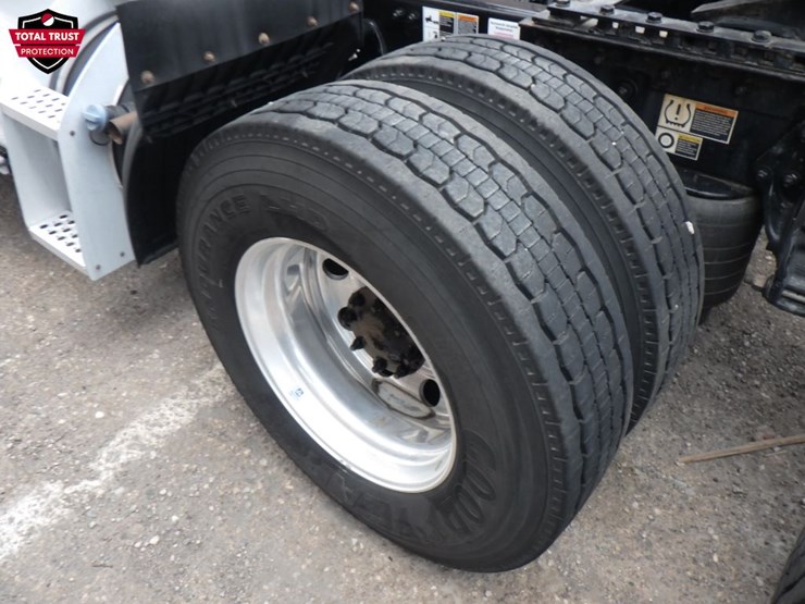 2022-kenworth-t680-image-12