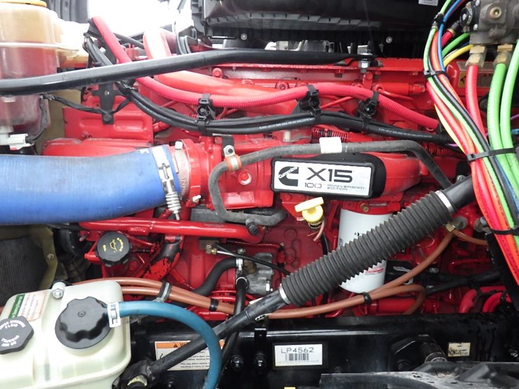 2020-freightliner-cascadia-126-image-27