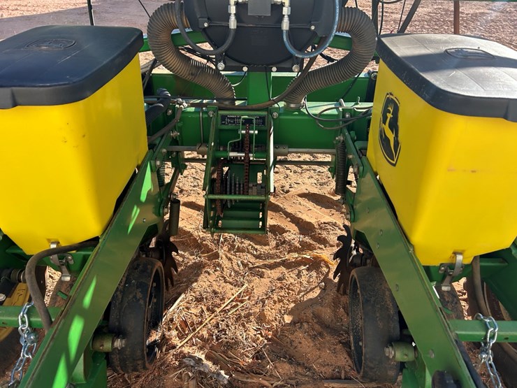 john-deere-1700-image-4