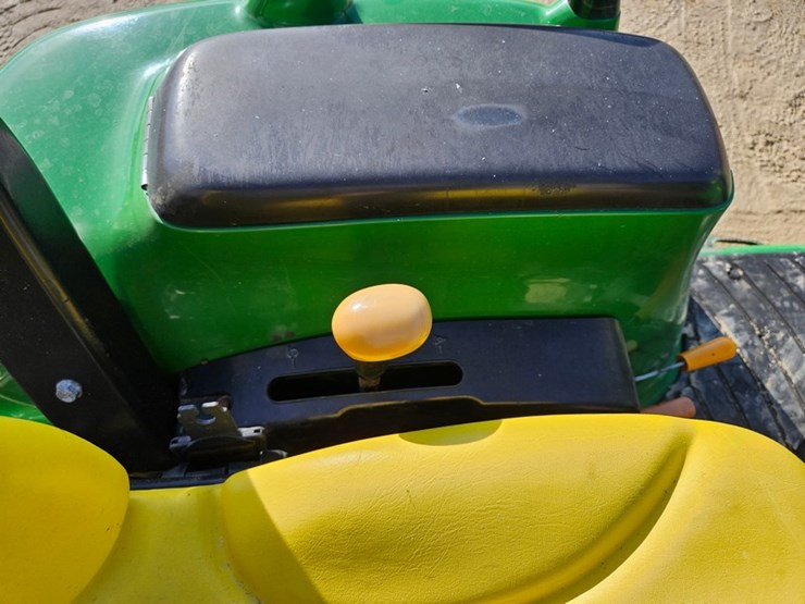 john-deere-3320-image-27