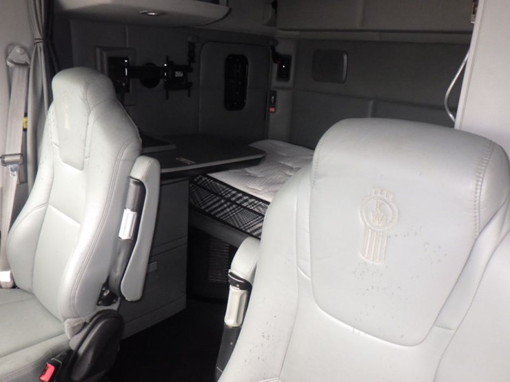 2016-kenworth-t680-image-24