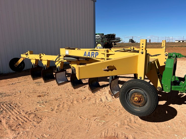 #77-•-2016-tatu-s-0499-image-1