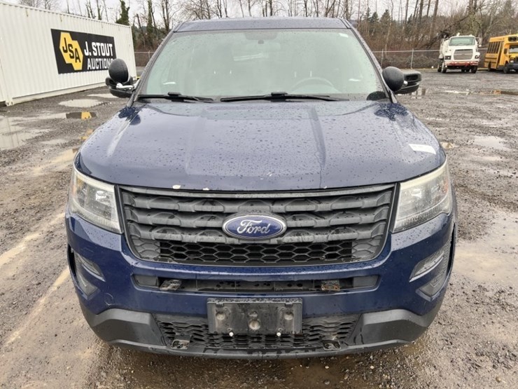 2017-ford-explorer-image-8