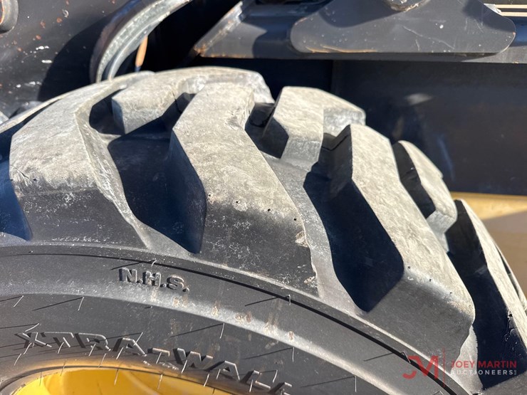 new-holland-l230-image-8