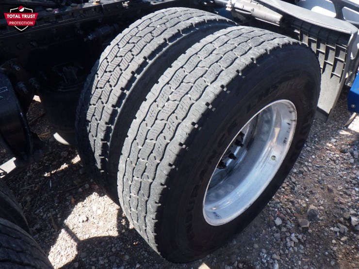 2021-freightliner-cascadia-126-image-7