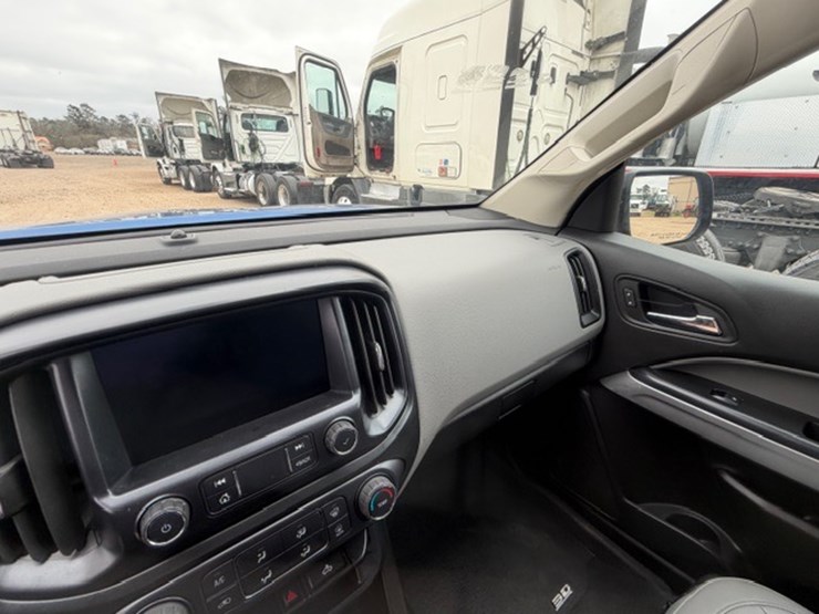 2019-chevrolet-colorado-image-40