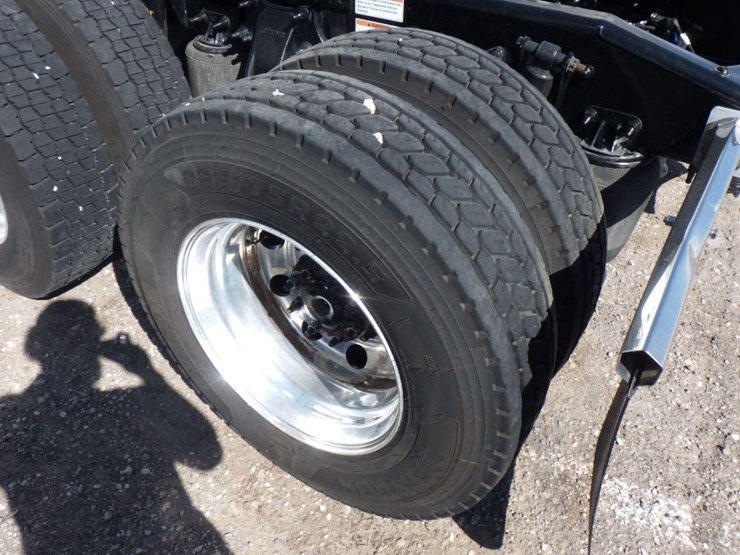 2024-freightliner-cascadia-126-image-15