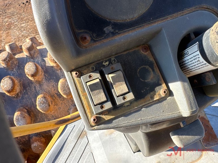 2005-caterpillar-cp-563e-image-20